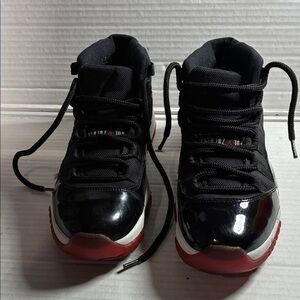 Black and Red Sneakers JORDAN SKU 378037-010 USED (not box)